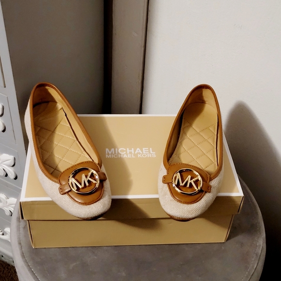 Michael Kors loafers two tone brown tan gold large emblem size 6 - Picture 5 of 14